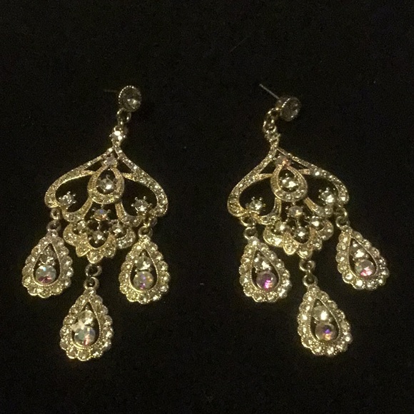 Jewelry - Beautiful gold tone RHINESTONE earrings